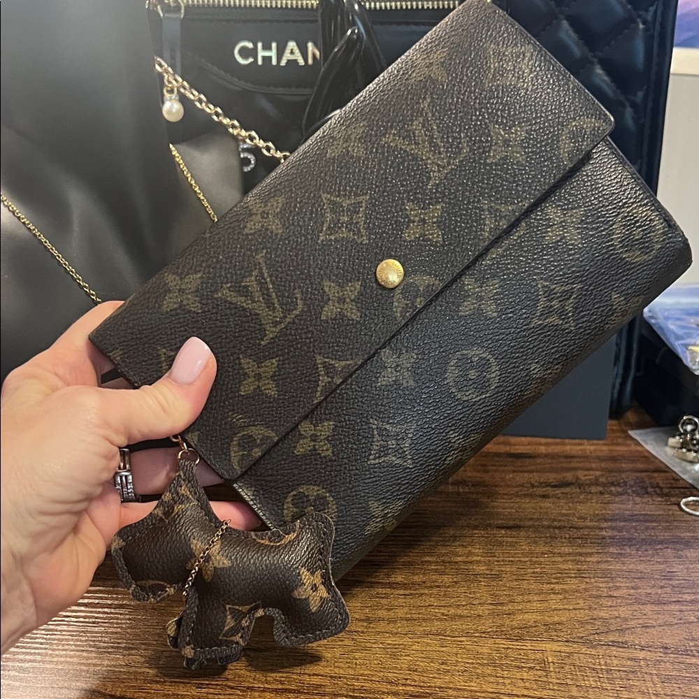 Beautiful 100% Authentic Louis Vuitton Monogram Clutch Fold-Over Wallet - Picture 5 of 15